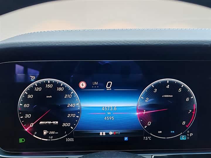 Фото 9 - Mercedes-Benz AMG GT