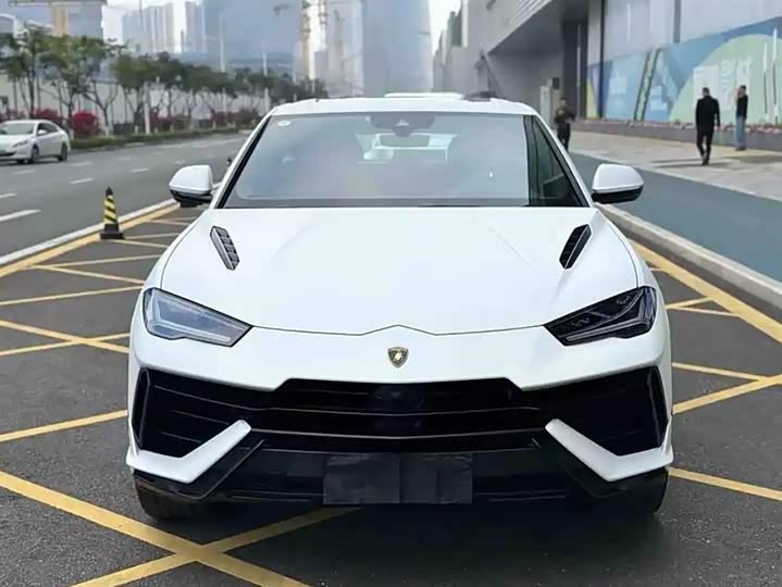 Фото 2 - Lamborghini Urus