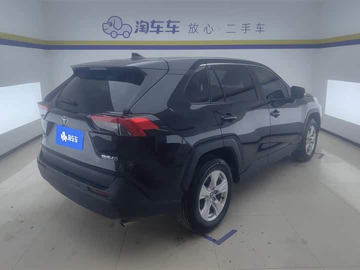 Фото 3 - Toyota RAV4