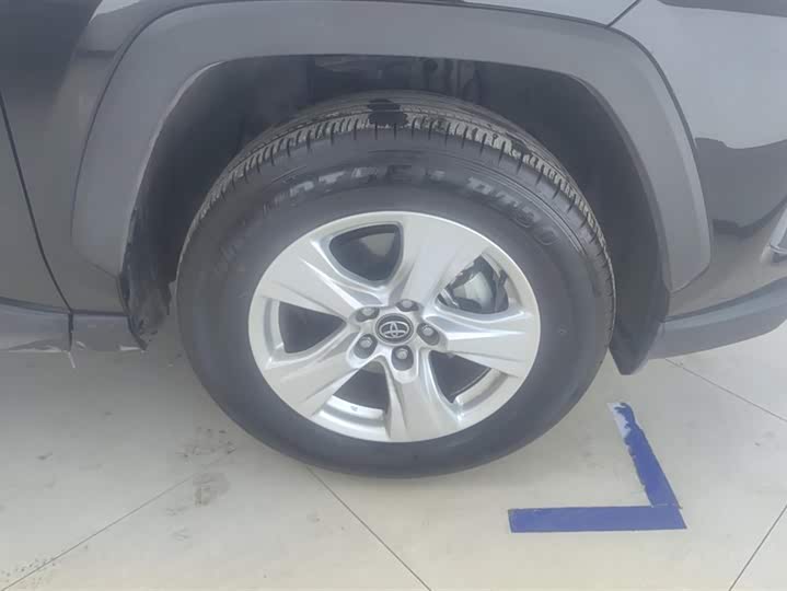 Фото 6 - Toyota RAV4