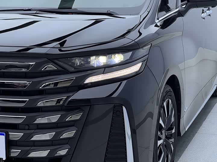 Photo 3 - Toyota Vellfire