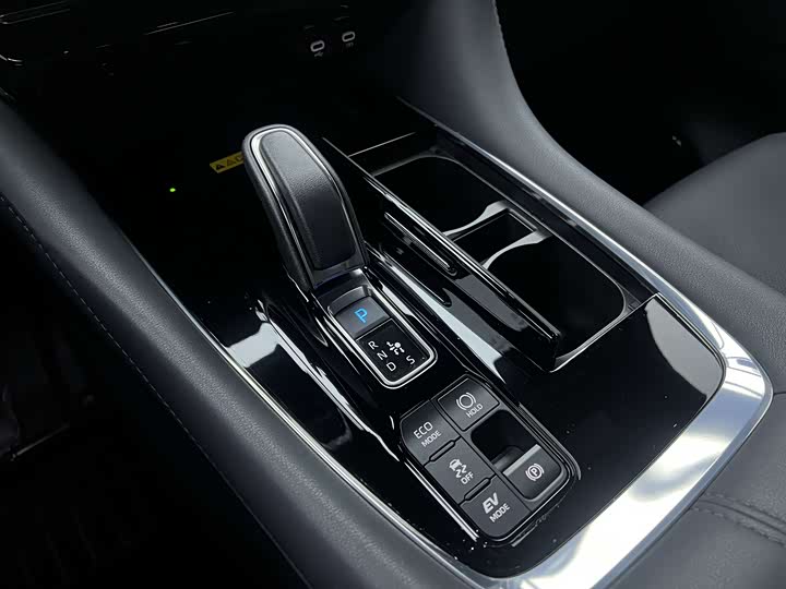 Photo 9 - Toyota Vellfire