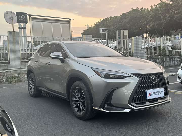 Фото 3 - Lexus NX
