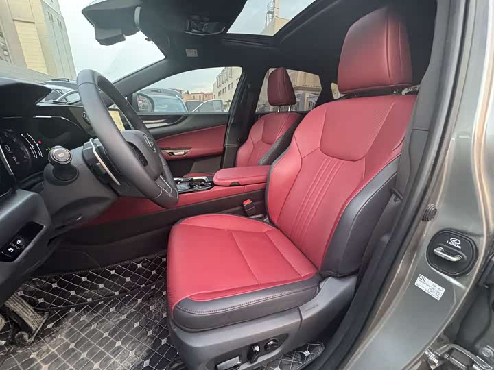 Фото 8 - Lexus NX