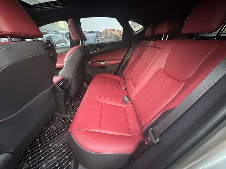 Фото 9 - Lexus NX