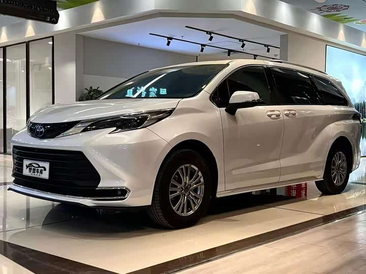 Фото 1 - Toyota Sienna