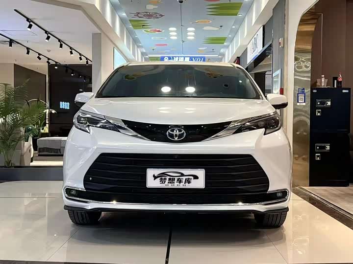 Фото 2 - Toyota Sienna