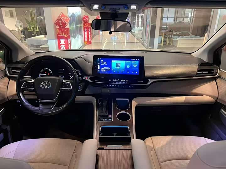 Фото 5 - Toyota Sienna