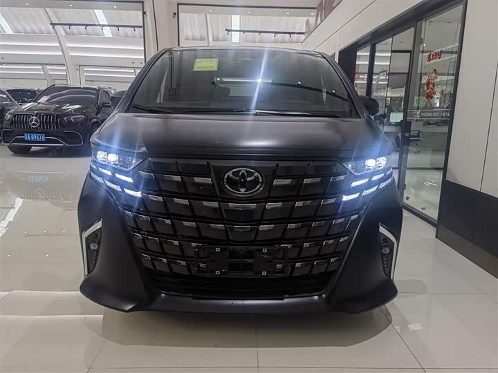 Фото 2 - Toyota Alphard