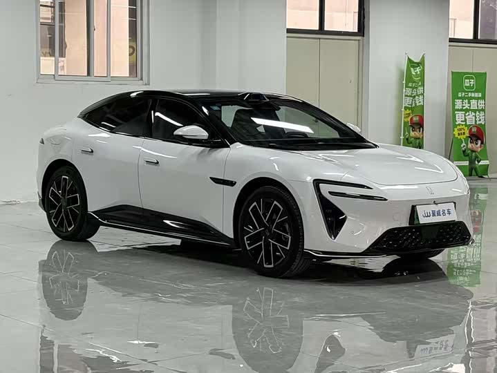 Фото 3 - Avatr 06