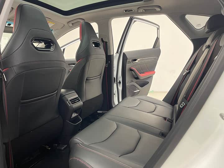 Фото 9 - Geely Emgrand GS