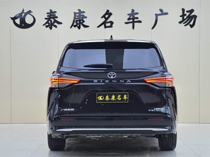 Фото 3 - Toyota Sienna