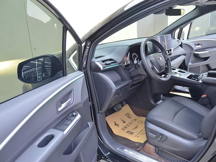 Фото 4 - Toyota Sienna