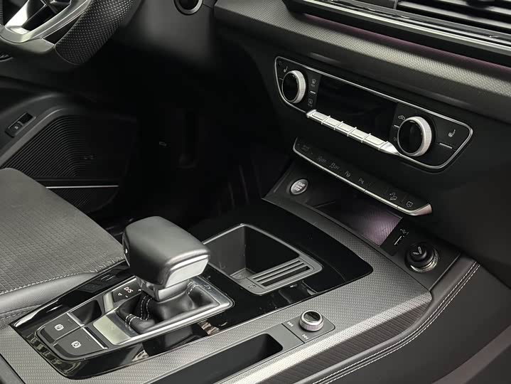 Фото 8 - Audi Q5L Sportback