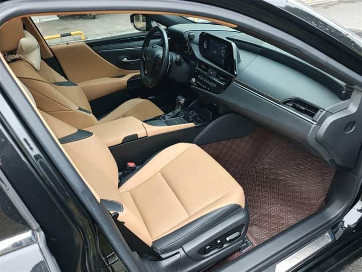 Фото 6 - Lexus ES