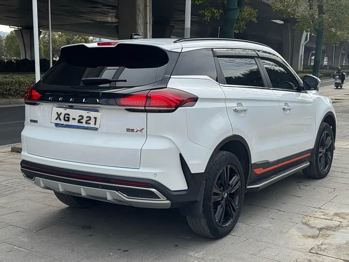 Фото 4 - Geely Atlas