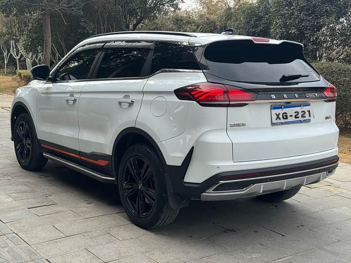 Фото 5 - Geely Atlas