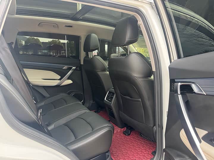 Фото 7 - Geely Atlas