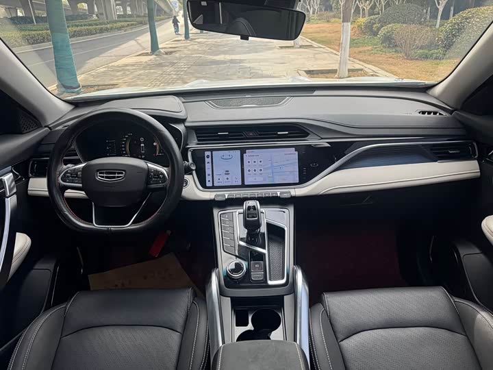 Фото 8 - Geely Atlas