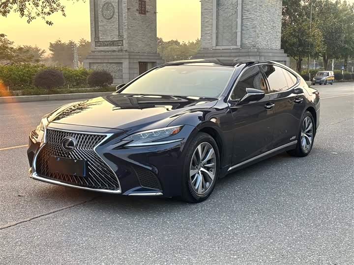 Фото 2 - Lexus LS