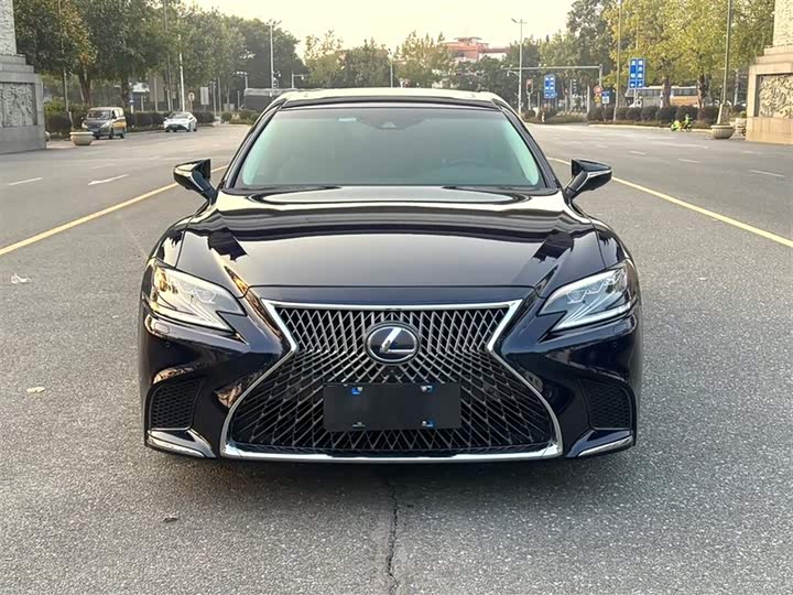 Фото 3 - Lexus LS