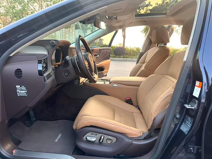 Фото 4 - Lexus LS