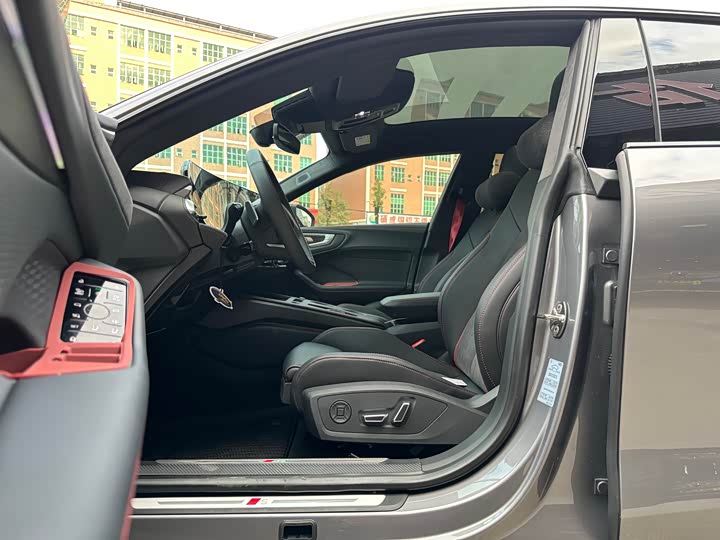 Фото 8 - Audi A5L Sportback