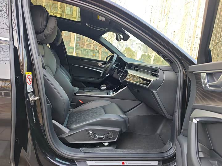 Фото 4 - Audi A6L