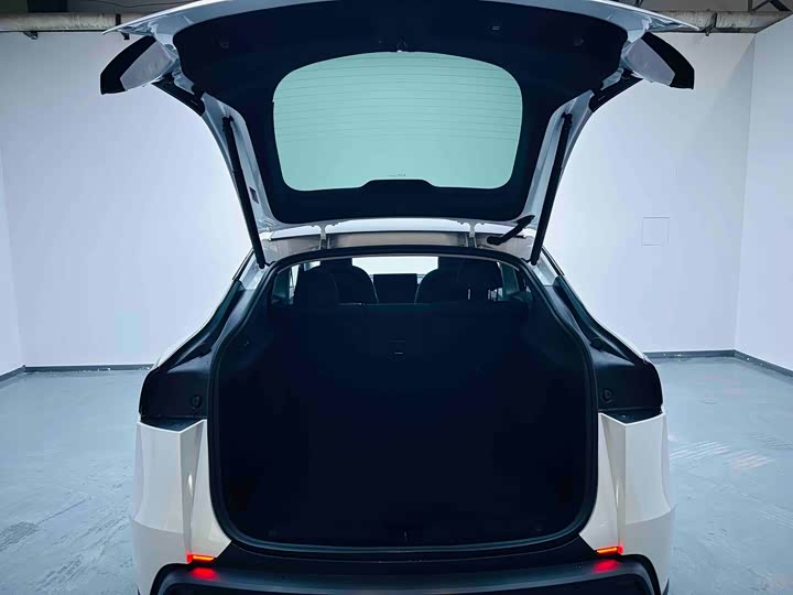 Фото 8 - Tesla Model Y