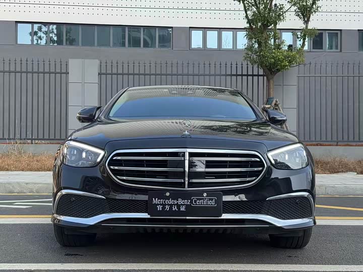 Фото 2 - Mercedes-Benz E-Class