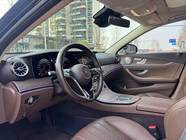 Фото 4 - Mercedes-Benz E-Class