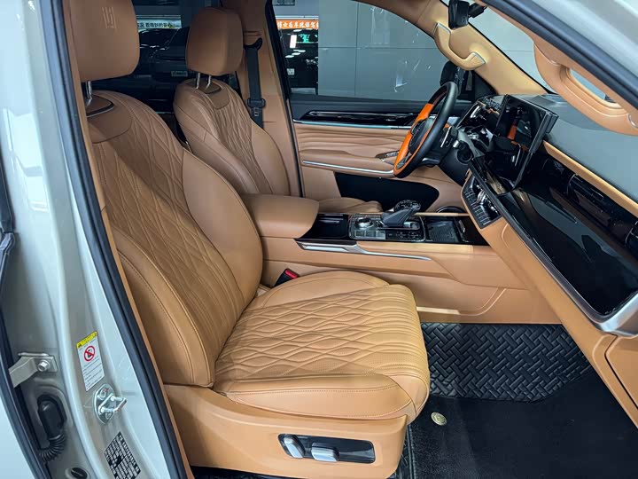 Фото 8 - Tank 500 Hybrid