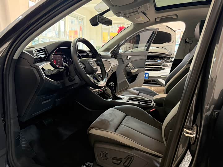 Фото 8 - Audi Q3