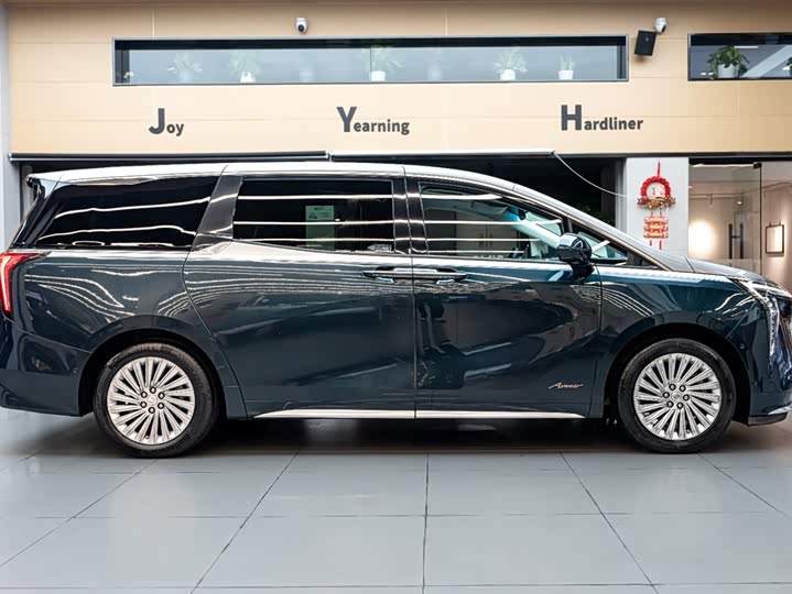 Photo 3 - Buick GL8 Century