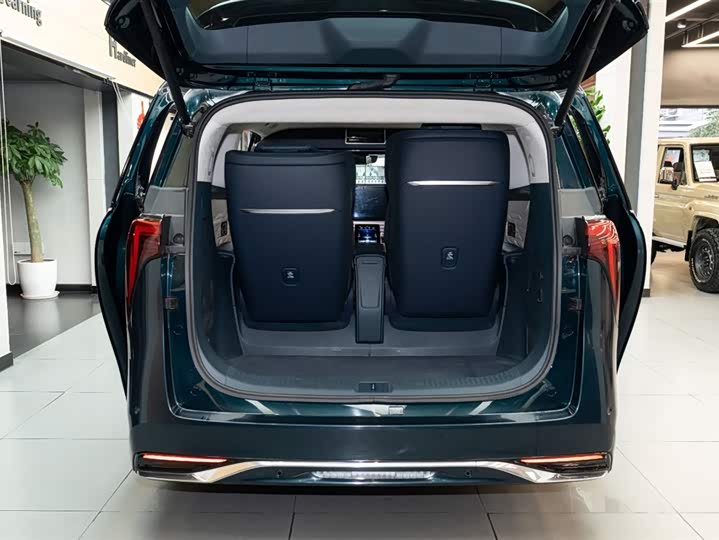 Photo 6 - Buick GL8 Century