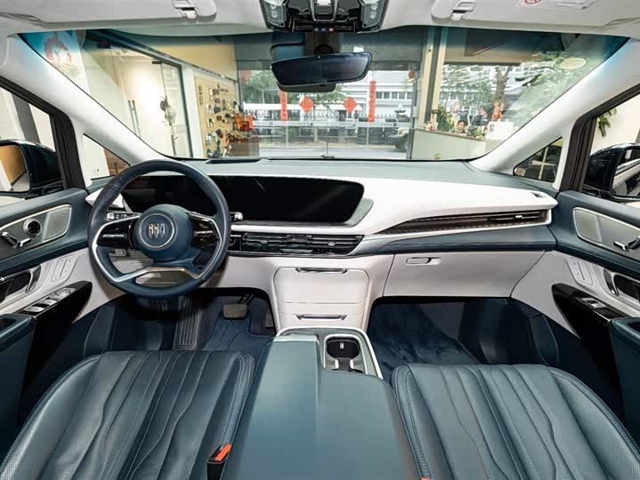 Photo 8 - Buick GL8 Century