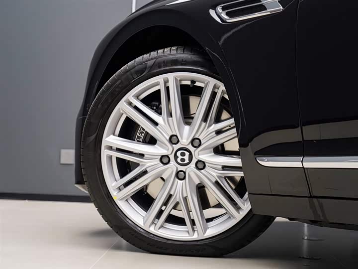 Фото 5 - Bentley Flying Spur Hybrid