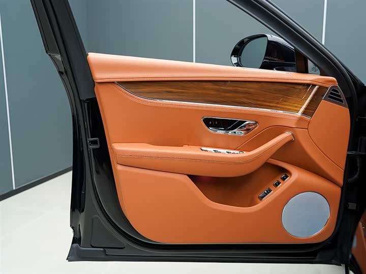 Фото 7 - Bentley Flying Spur Hybrid