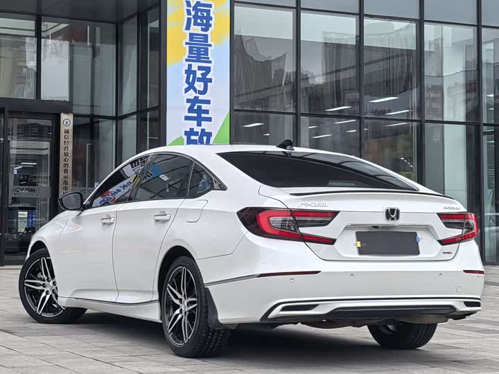 Фото 4 - Honda Accord