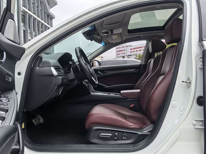 Фото 7 - Honda Accord