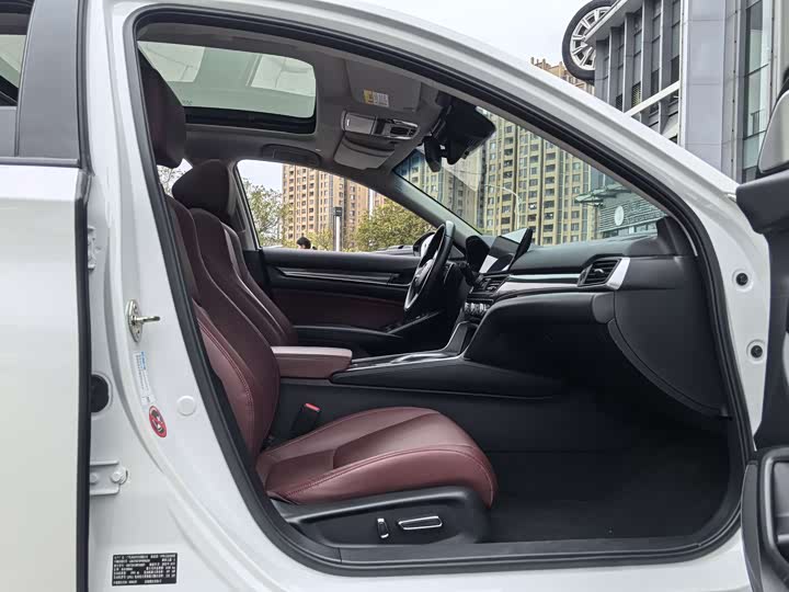 Фото 9 - Honda Accord