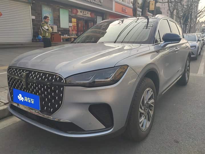 Фото 1 - Lincoln Corsair