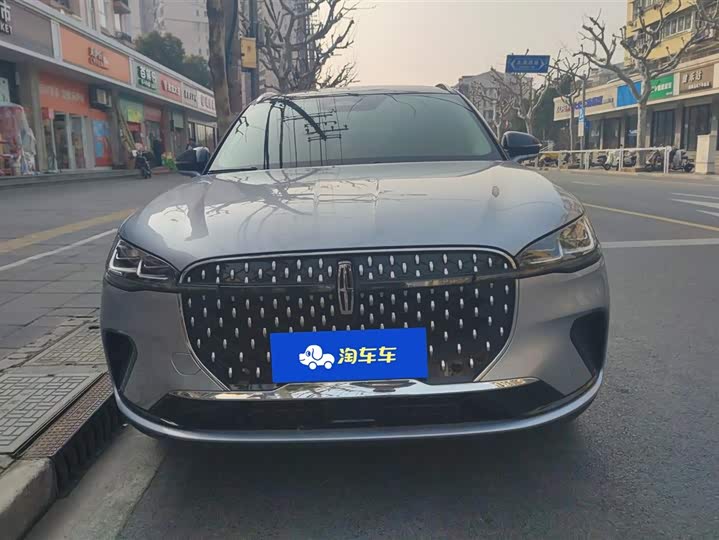 Фото 2 - Lincoln Corsair