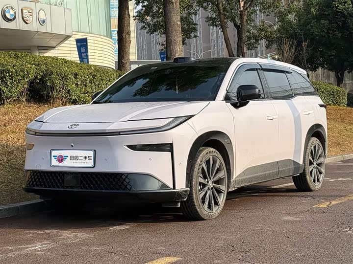 Photo 1 - Toyota bZ3X