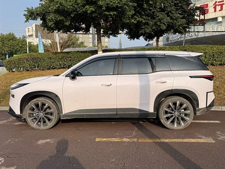 Photo 3 - Toyota bZ3X