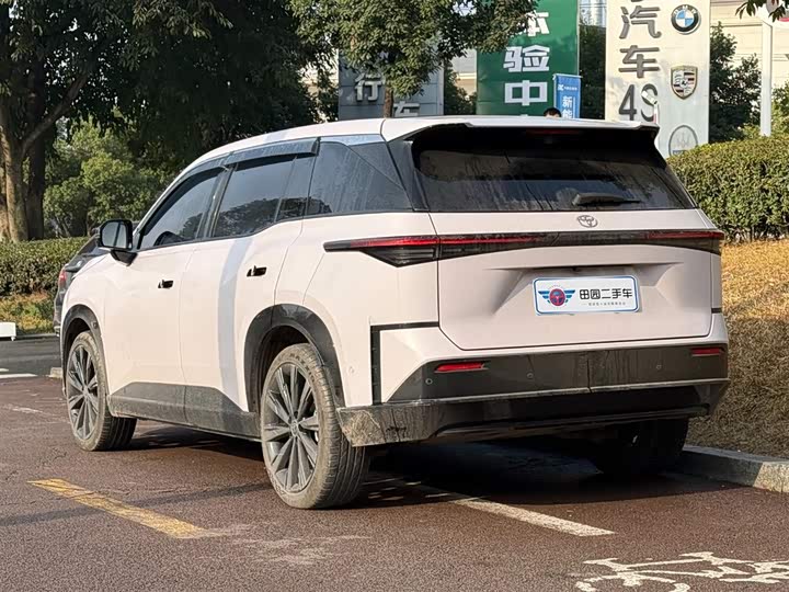 Photo 4 - Toyota bZ3X