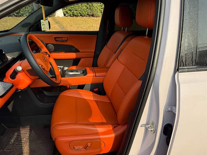 Photo 8 - Toyota bZ3X