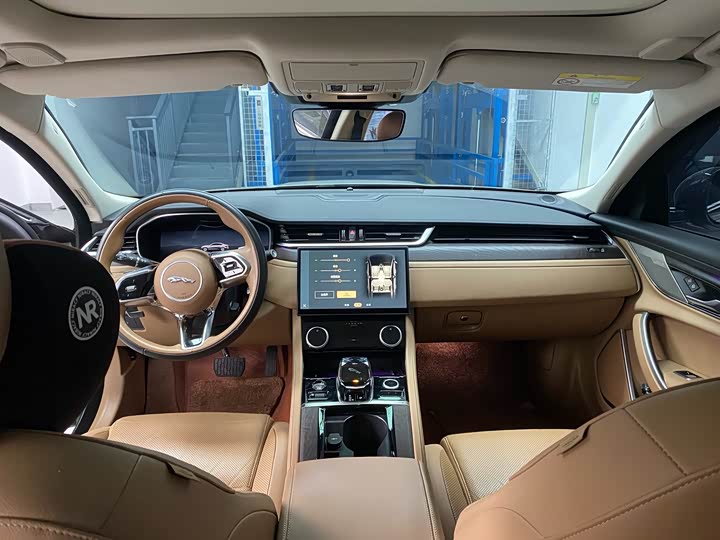 Фото 4 - Jaguar XF L