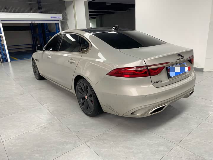 Фото 8 - Jaguar XF L