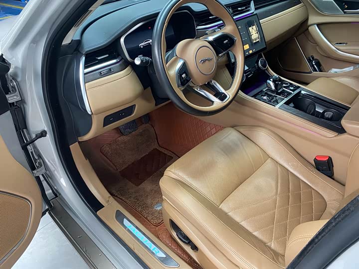 Фото 9 - Jaguar XF L